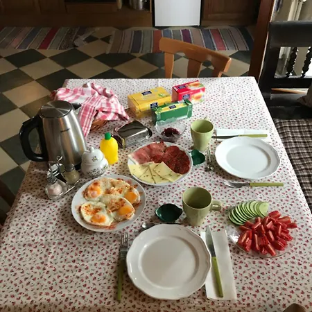 Hungaria Vendeghaz Гостьовий будинок *